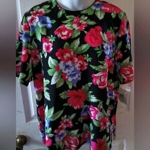 Tanjay Women's VTG Lightweight Short Sleeve Floral Pattern Blouse. Size 10. NWT